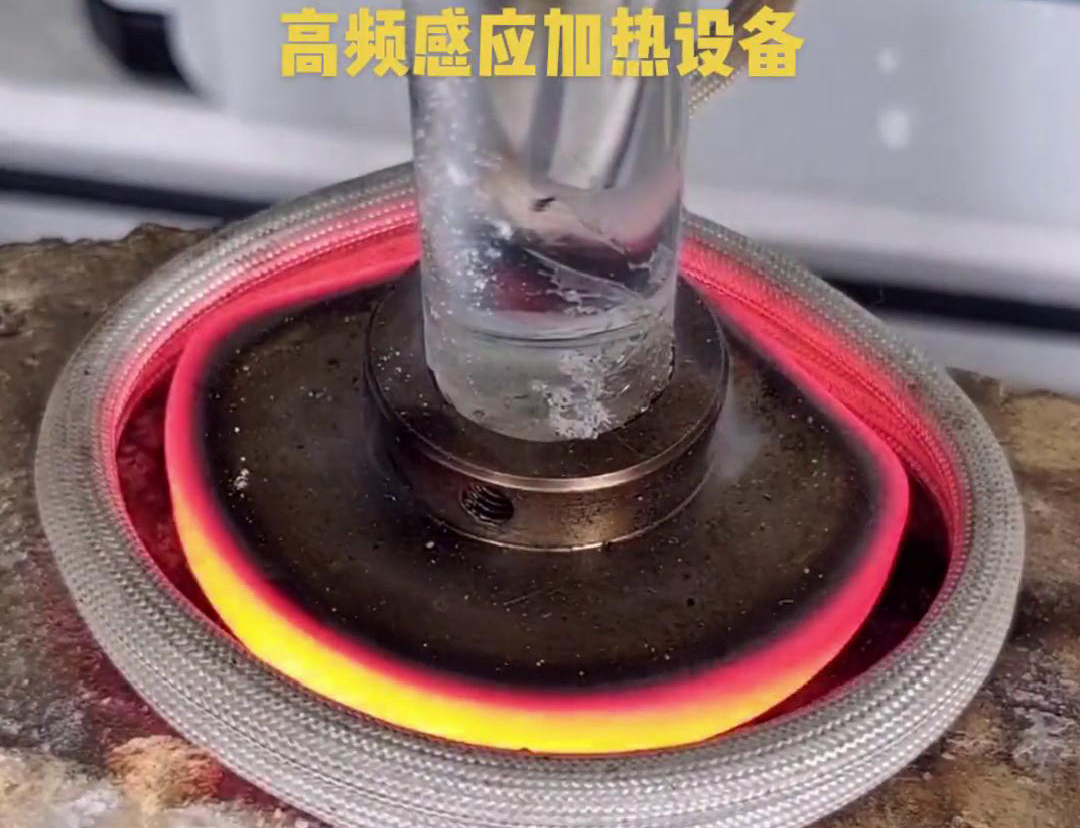 高頻焊機(jī)焊接因其高效、高質(zhì)量、環(huán)保、操作簡(jiǎn)便和適應(yīng)性強(qiáng)等優(yōu)點(diǎn)，被廣泛應(yīng)用于各個(gè)行業(yè)